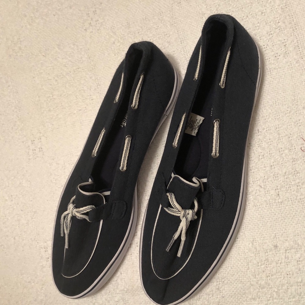 Reduced!! NWOT-Women’s Navy/White Slip-On Canvas Loafers, Moccasin-Style